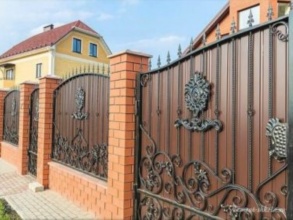 Кирпичный забор с ковкой  150 метров фото в Ильинском