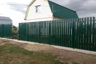 Забор из евроштакетника на ленточном фундаменте 70 метров фото в Ильинском